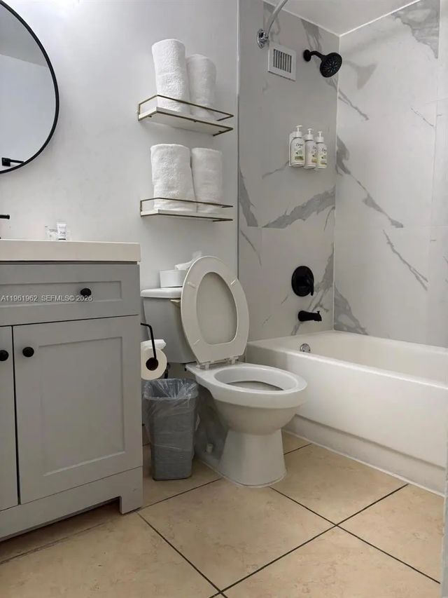 3 of 17 - 19201 Collins Avenue #820, Sunny Isles Beach, FL