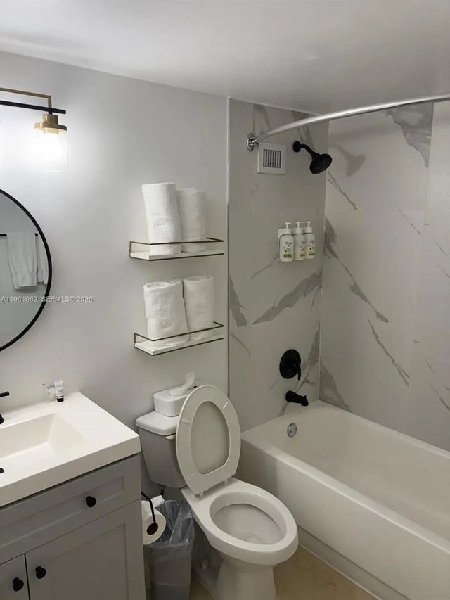 4 of 17 - 19201 Collins Avenue #820, Sunny Isles Beach, FL