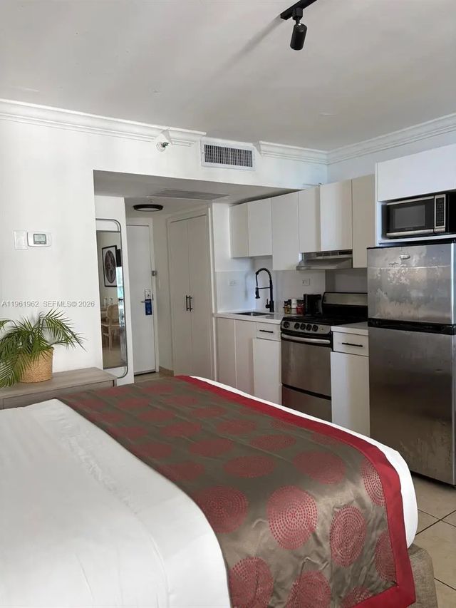 5 of 17 - 19201 Collins Avenue #820, Sunny Isles Beach, FL