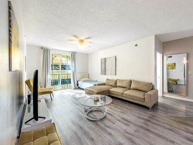 5 of 39 - 630 S Sapodilla Avenue #218, West Palm Beach, FL