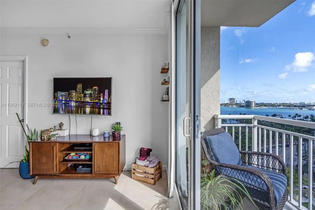 3 of 39 - 2000 N Bayshore Drive #909, Miami, FL