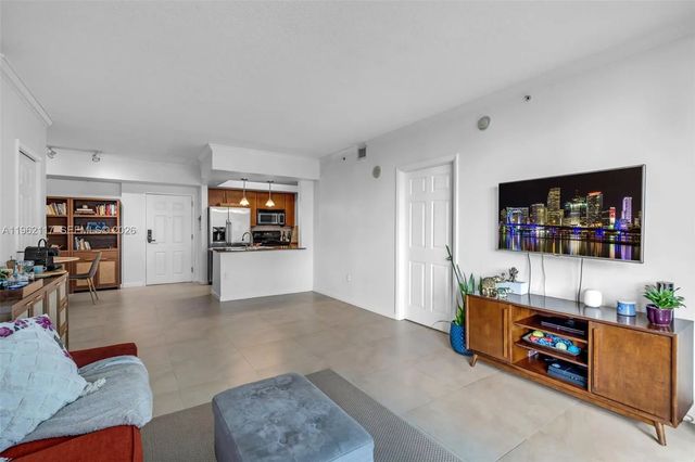 5 of 39 - 2000 N Bayshore Drive #909, Miami, FL