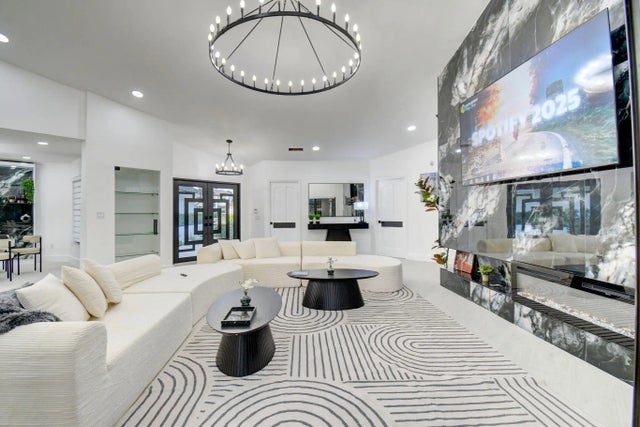 Photo of Listing #R11162721