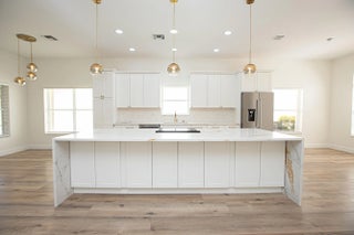 Photo of Listing #R11162736