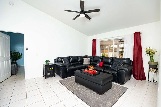 4 of 15 - 376 Nw Sherry Lane, Port St. Lucie, FL