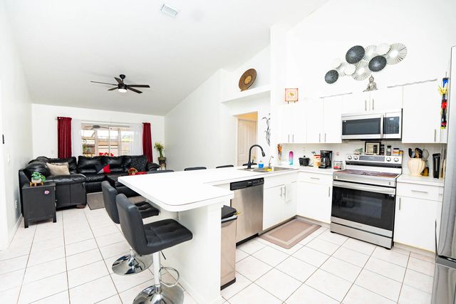 5 of 15 - 376 Nw Sherry Lane, Port St. Lucie, FL