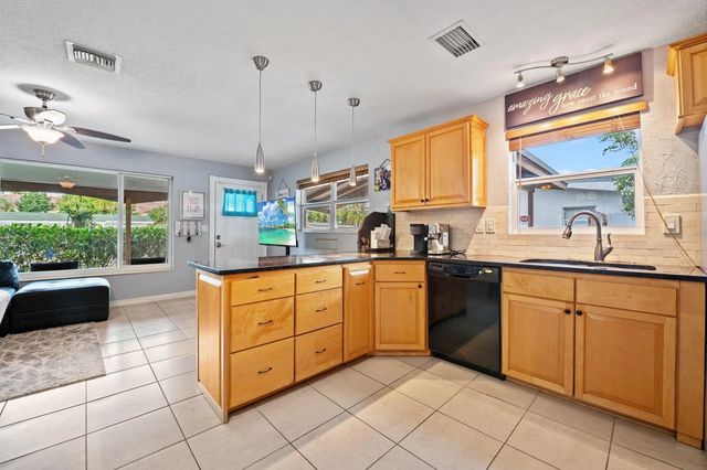 4 of 25 - 5554 Sw 6th Street, Margate, FL