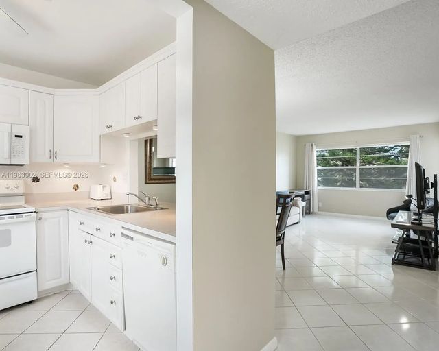 2 of 25 - 4805 Nw 35th Street #506, Lauderdale Lakes, FL