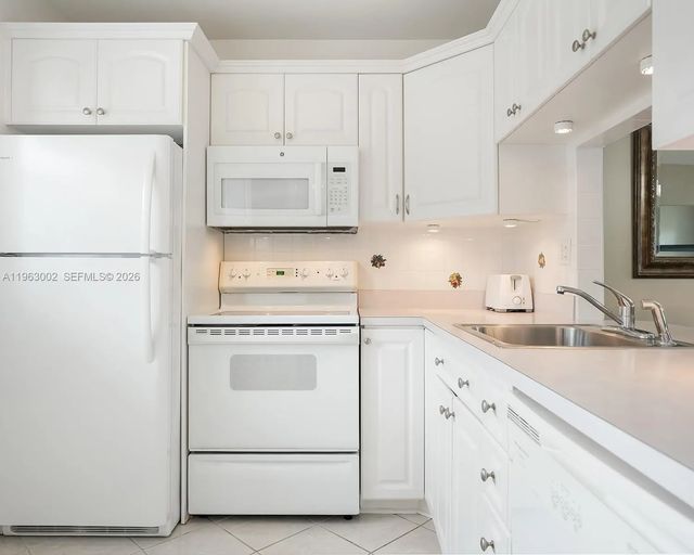 3 of 25 - 4805 Nw 35th Street #506, Lauderdale Lakes, FL