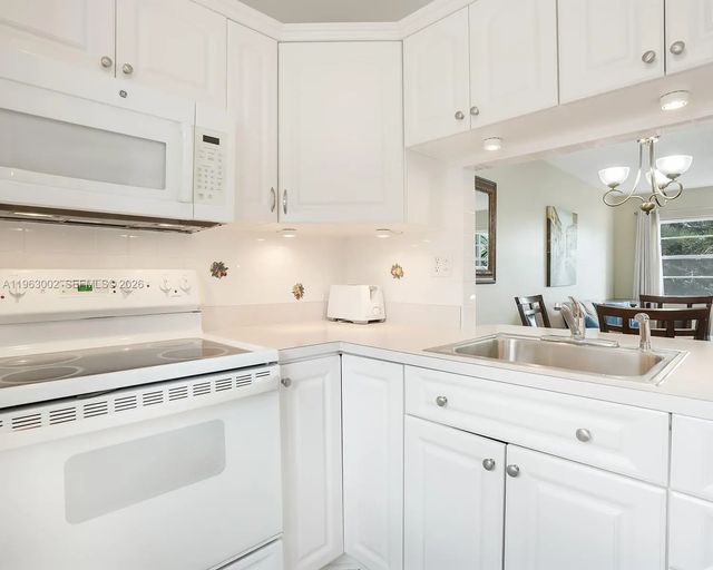 4 of 25 - 4805 Nw 35th Street #506, Lauderdale Lakes, FL