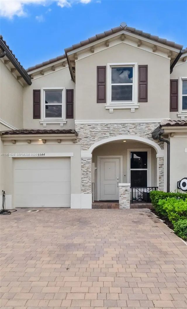 5544 Nw 27th Place, Lauderhill