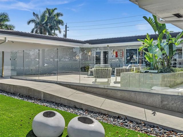 2 of 18 - 840 S Southlake Drive, Hollywood, FL
