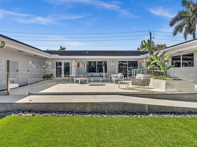 3 of 18 - 840 S Southlake Drive, Hollywood, FL