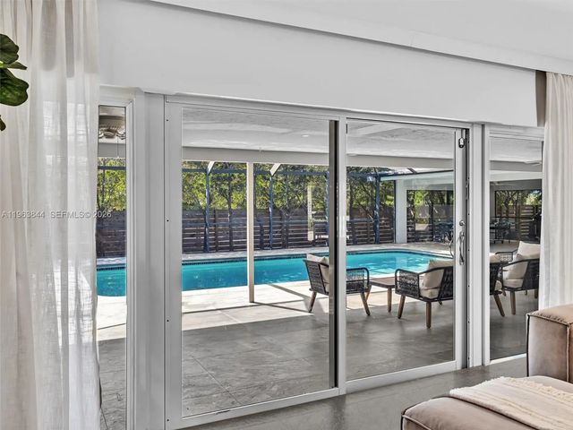 4 of 18 - 840 S Southlake Drive, Hollywood, FL