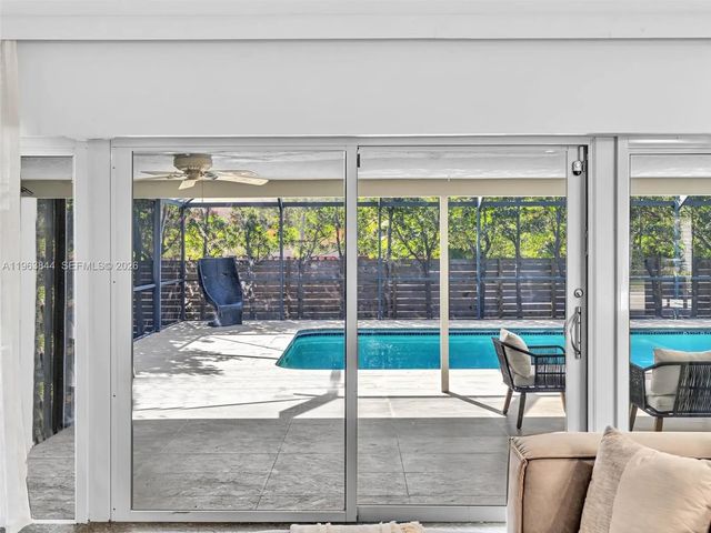 5 of 18 - 840 S Southlake Drive, Hollywood, FL