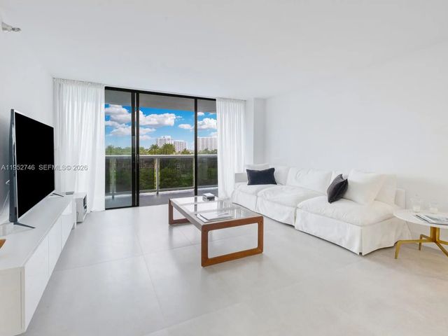 4 of 26 - 20505 E Country Club Drive #531, Aventura, FL
