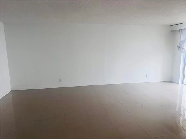 3 of 21 - 4046 Nw 19th Street #203, Lauderhill, FL