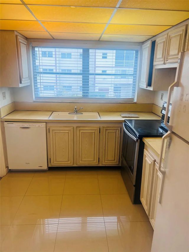 4 of 21 - 4046 Nw 19th Street #203, Lauderhill, FL