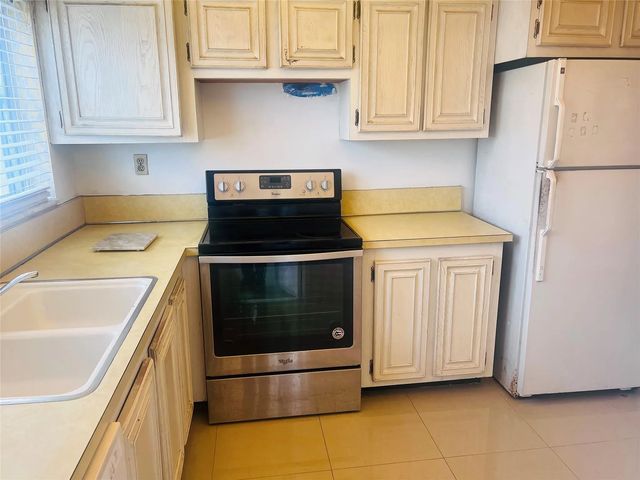 5 of 21 - 4046 Nw 19th Street #203, Lauderhill, FL