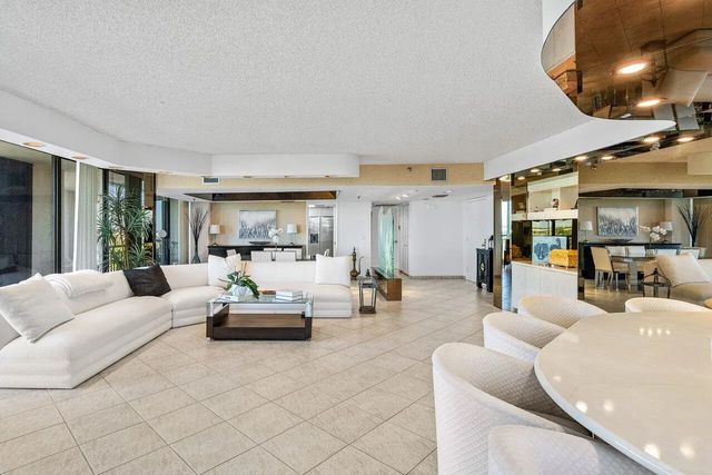 3 of 23 - 2427 Presidential Way #701, West Palm Beach, FL