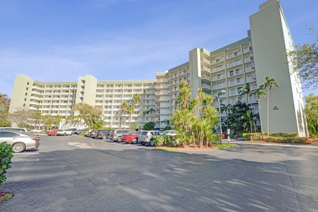2334 S Cypress Bend Drive #907, Pompano Beach