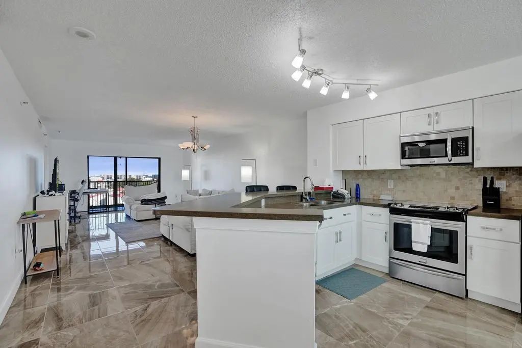2334 S Cypress Bend Drive #907, Pompano Beach