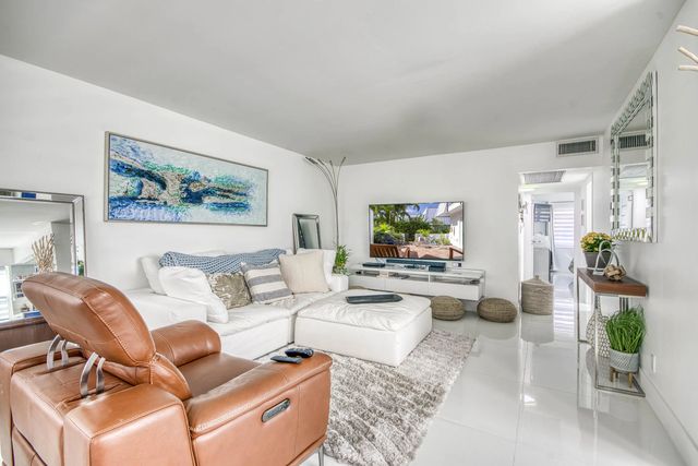 2 of 13 - 330 Andover M, West Palm Beach, FL