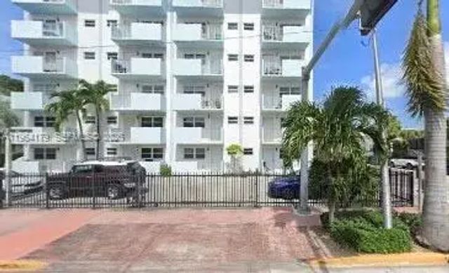 2 of 15 - 801 Meridian Avenue #3b, Miami Beach, FL