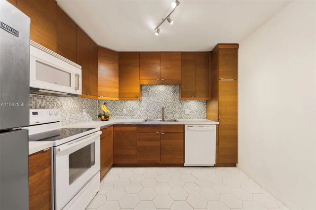 5 of 21 - 2801 Ne 183rd Street #1607w, Aventura, FL