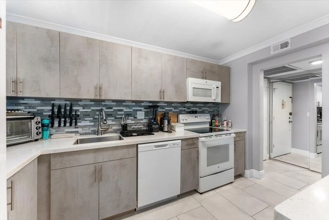 3 of 30 - 2751 Taft Street #403, Hollywood, FL
