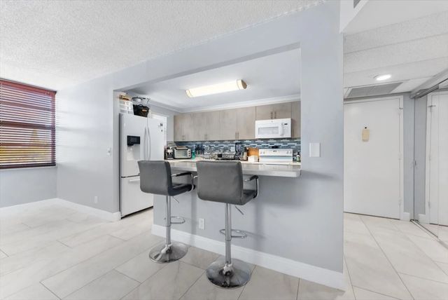 4 of 30 - 2751 Taft Street #403, Hollywood, FL