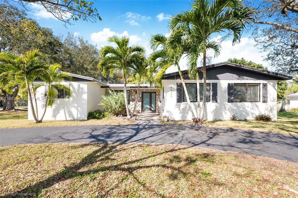 8425 Sw 174th Street, Palmetto Bay