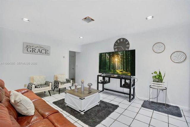 4 of 19 - 1110 Ne 204th Terrace, Miami, FL