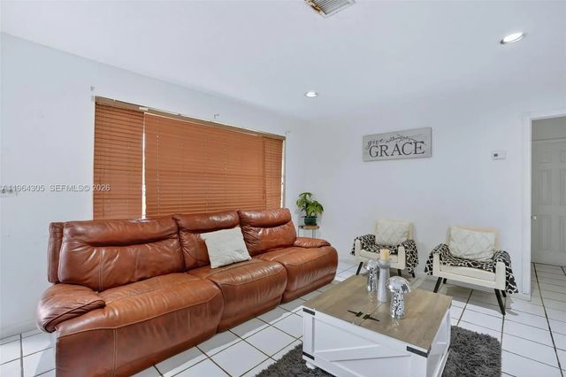 5 of 19 - 1110 Ne 204th Terrace, Miami, FL