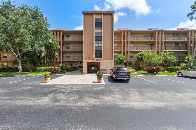 3 of 19 - 7210 Lake Circle Drive #306, Margate, FL