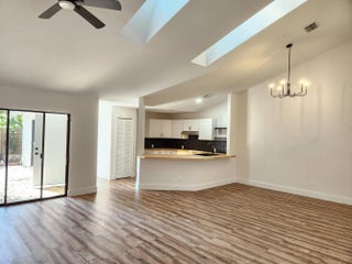 Photo of Listing #R11163106