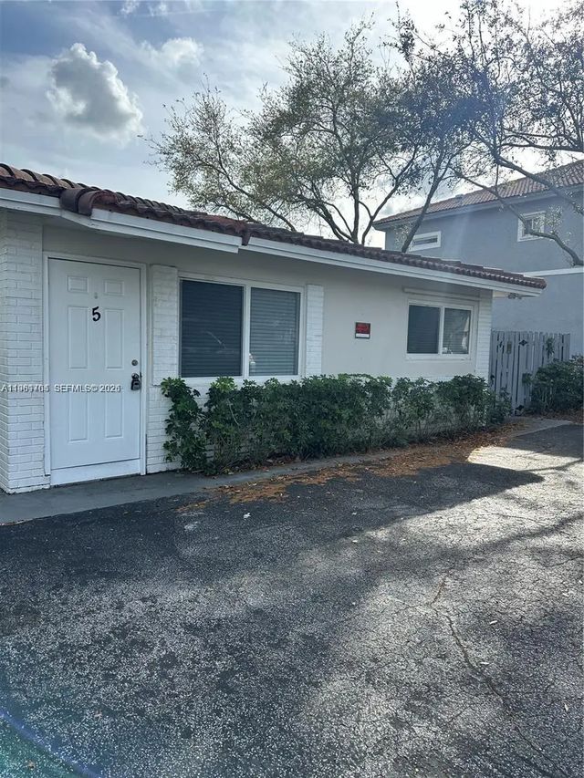 8704 Nw 38th Drive, Coral Springs