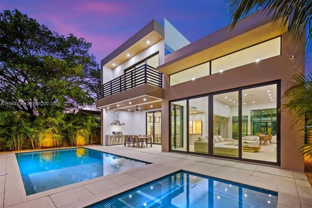 290 Nw 48th Street, Miami