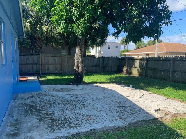 4 of 6 - 1017 13th Street, West Palm Beach, FL