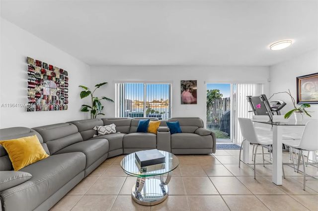 4 of 32 - 17501 Sw 140th Court, Miami, FL