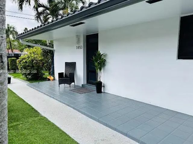 1851-1853 Nw 22nd Place, Miami