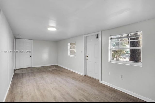 5 of 29 - 914 Nw 80th Street, Miami, FL