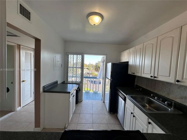 2223 Park Lane #304, Hollywood