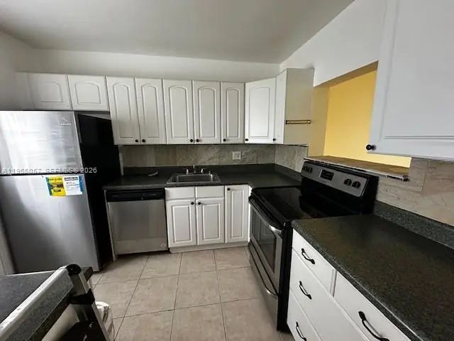 2 of 25 - 2223 Park Lane #304, Hollywood, FL