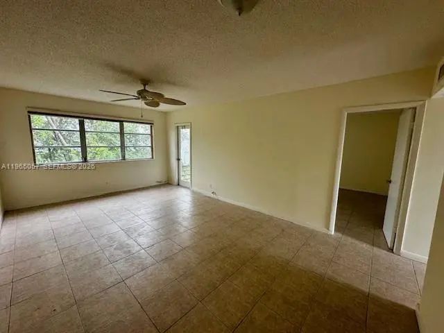 4 of 25 - 2223 Park Lane #304, Hollywood, FL