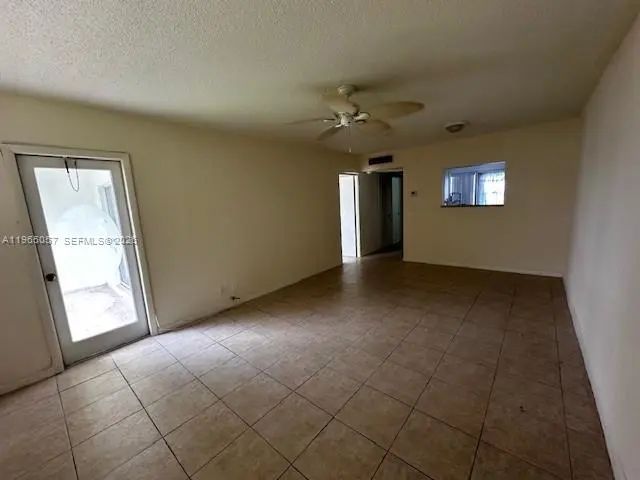 5 of 25 - 2223 Park Lane #304, Hollywood, FL