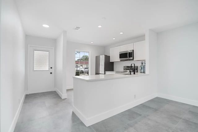 2 of 29 - 737 Nantucket Circle #b, Lake Worth, FL