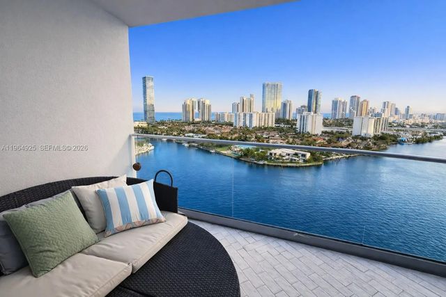 19707 Turnberry Way #20g, Aventura