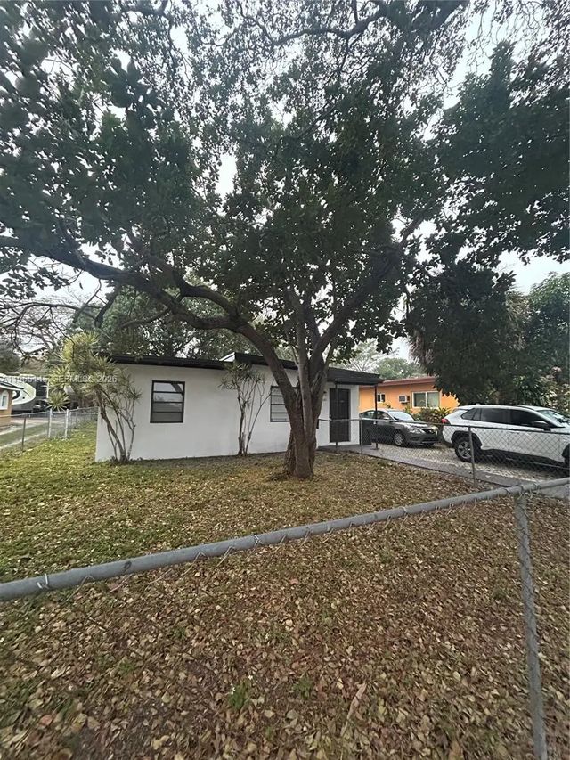 1080 Nw 121st Street, North Miami