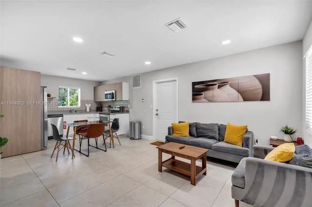 4 of 39 - 507 Nw 8th Avenue #2, Fort Lauderdale, FL